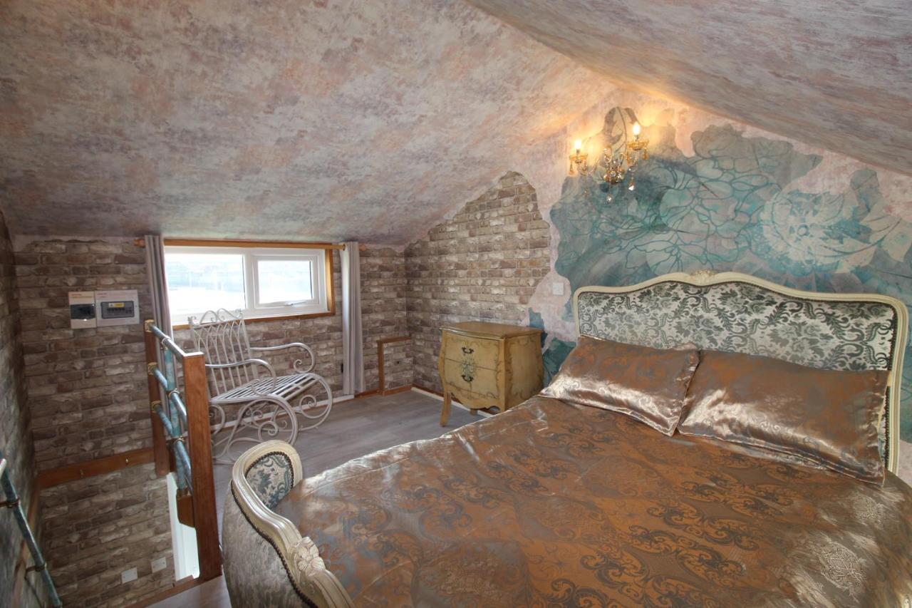 Unique, Loft-Style Apartment With Fantastic Brighton Marina Views Bagian luar foto